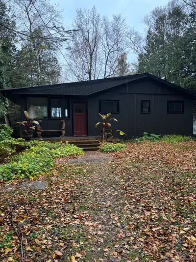 3 bedroom, one bath, lake front cottage on leased land Located between Southampton and Sauble Beach....