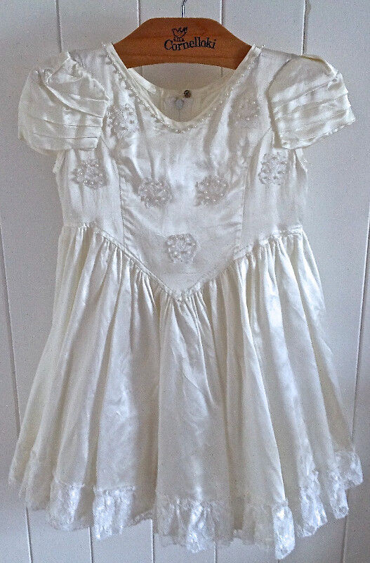 Antiquité. Collection. Petite robe à crinoline. Enfant dans Art et objets de collection  à Lévis - Image 2