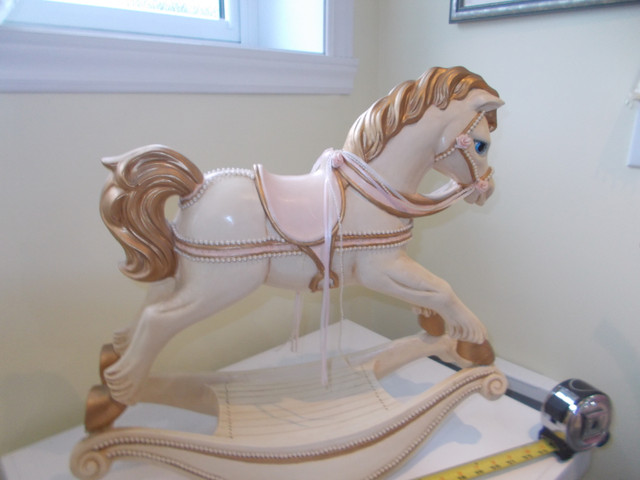 cheval en céramique dans Art et objets de collection  à Ouest de l’Île - Image 2