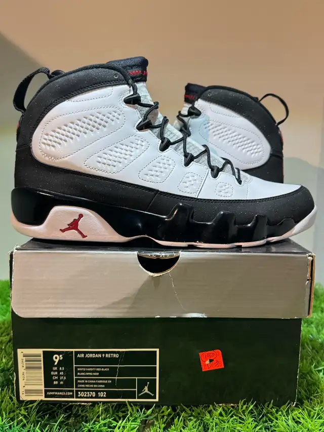 Size 9.5 - Air Jordan 9 OG Space Jam (2010) in Men's Shoes in Mississauga / Peel Region - Image 8