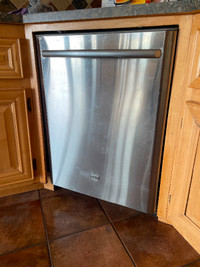 Lave-vaisselle Maytag stainless