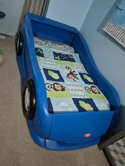 Zoom into dreamland with this awesome Little Tikes car bed! This gently used bed is perfect for tran...