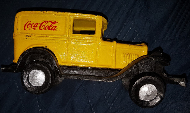 Vintage Coca cola cast iron truck in Arts & Collectibles in Kitchener / Waterloo