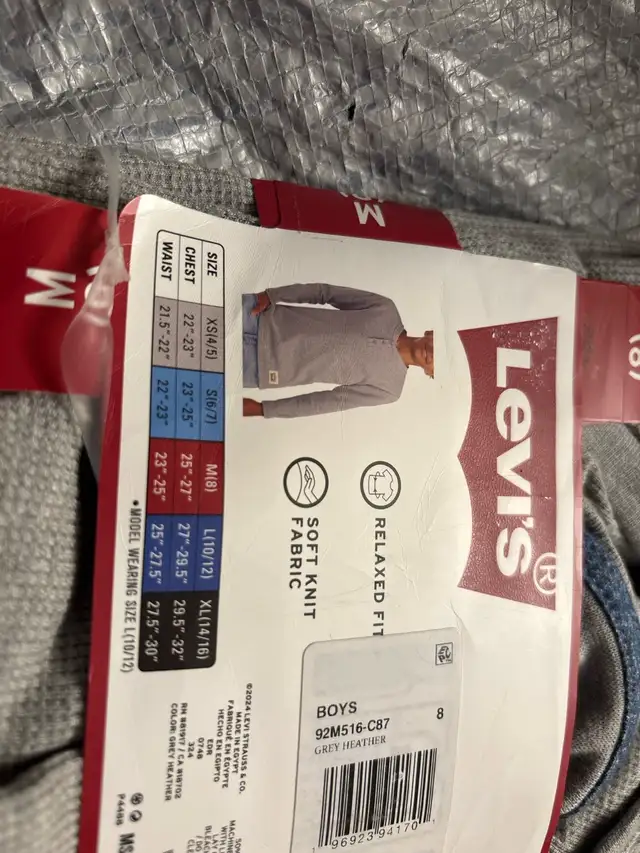 Boys Levi's Thermal in Kids & Youth in Calgary - Image 3