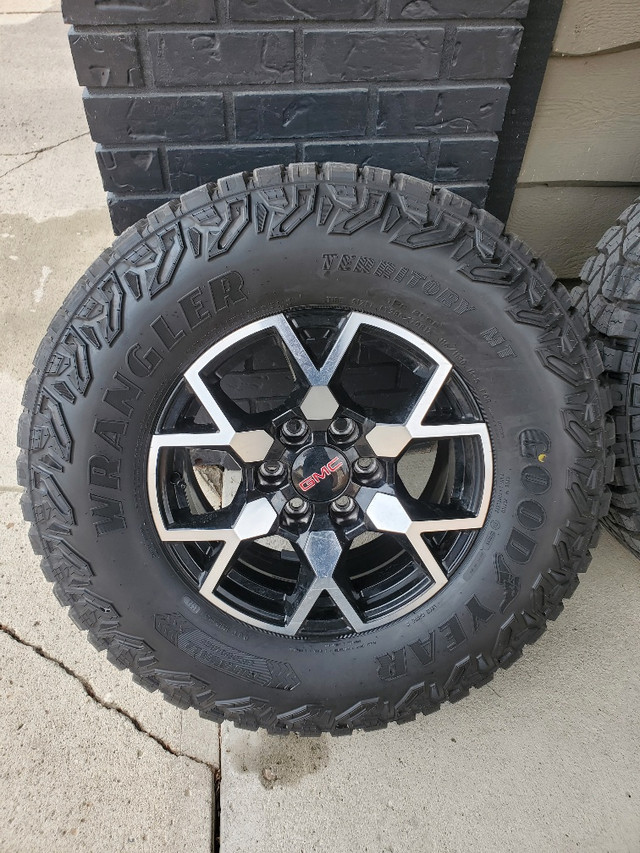 17" GMC Canyon AT4x Factory OEM Wheel & Tires (set of 4) in Tires & Rims in Calgary - Image 2