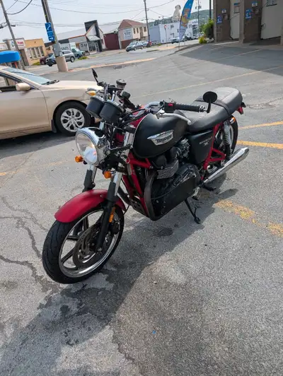 2013 Bonneville SE (T100) with some tasteful add-ons, also comes with most original parts. It's been...