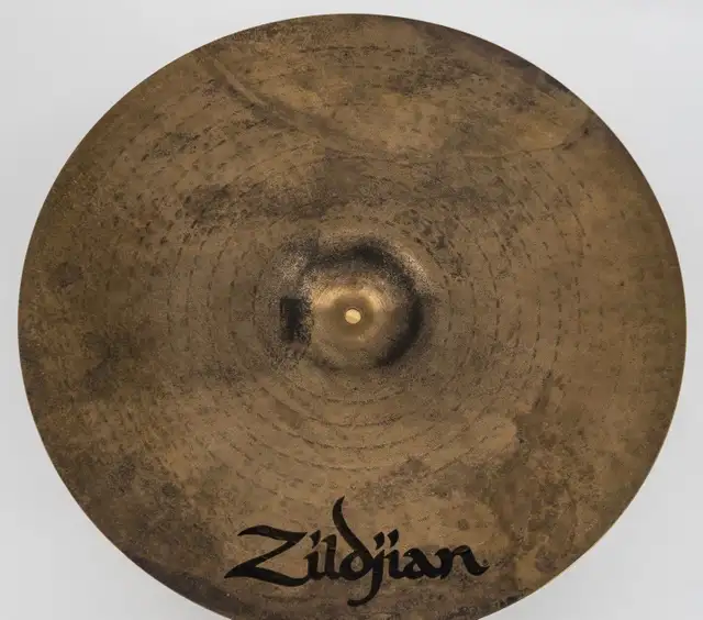 Zildjian 20" K Custom Dry Ride Cymbal (3006g) in Drums & Percussion in Windsor Region - Image 5