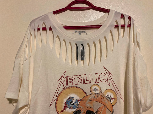 BNWT TORRID METALLICA SLASH TEE in Women's - Tops & Outerwear in Kitchener / Waterloo - Image 4