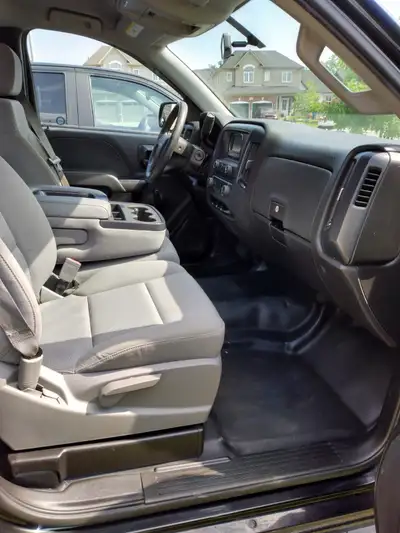 1 owner, single cab short box, 6 cylinder, regular oil changes, tonneau cover, box liner, running bo...