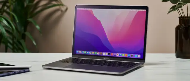MacBook Pro 13 pouces M2 2022 8 Go in Laptops in City of Montréal - Image 2