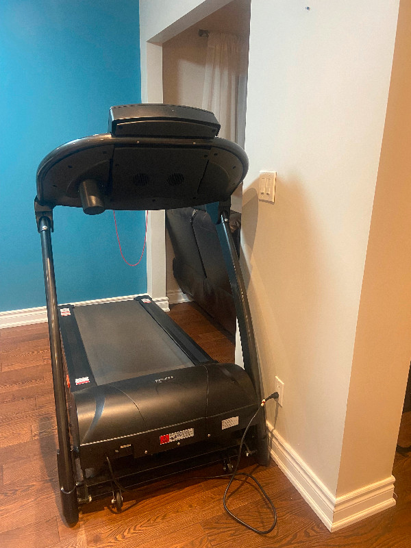 OMA folding treadmill in Exercise Equipment in City of Toronto - Image 2