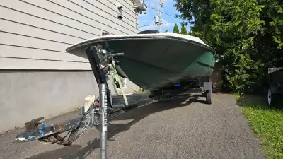 Je vends mon bateau de 16 pieds équipé d'un moteur Mercury de 50 chevaux, idéal pour des sorties de...