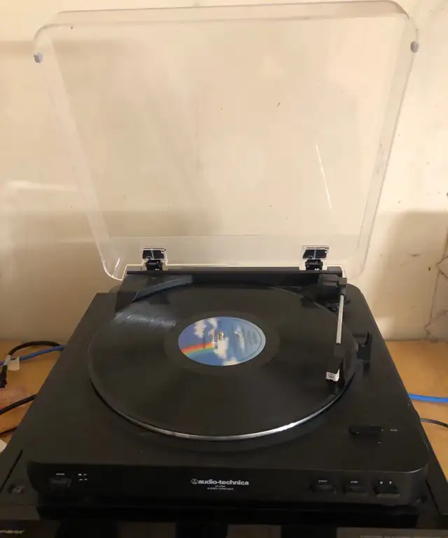 Audio Technica AT-LP60 Stereo Turntable  in Stereo Systems & Home Theatre in Mississauga / Peel Region - Image 3