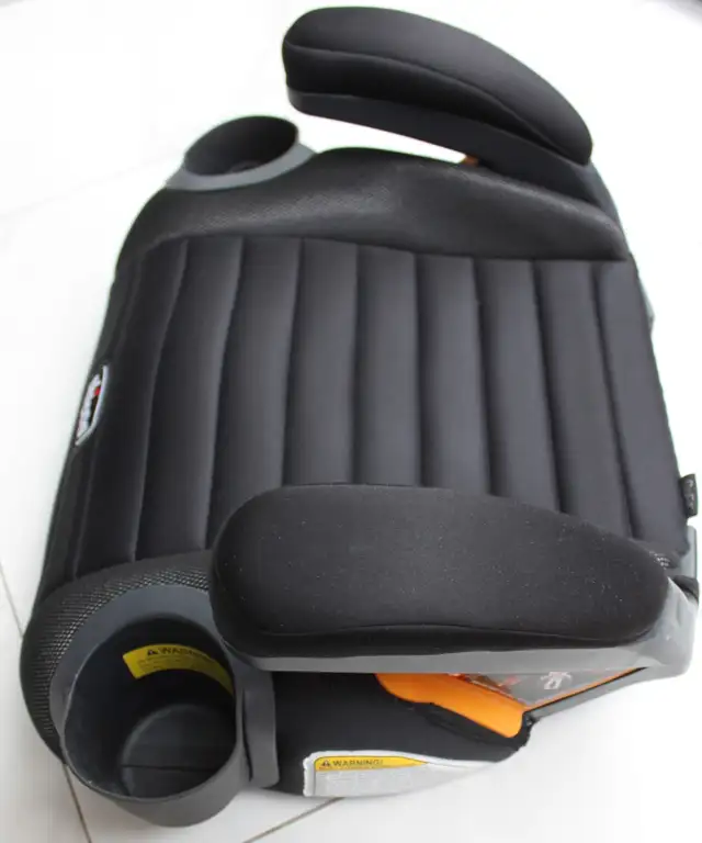 Chicco GoFit Backless Booster Seat w/ Cup Holders x 2 in Strollers, Carriers & Car Seats in Mississauga / Peel Region - Image 4