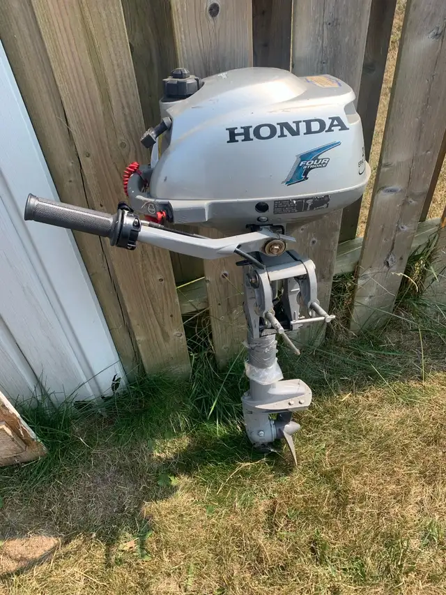 Honda Boat Motor in Other in Belleville - Image 2