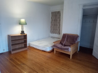 Furnished Room for rent 1 June Available in Niagara falls.