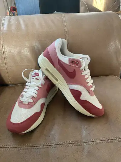 Nike Air Max women's size 6.5, View more