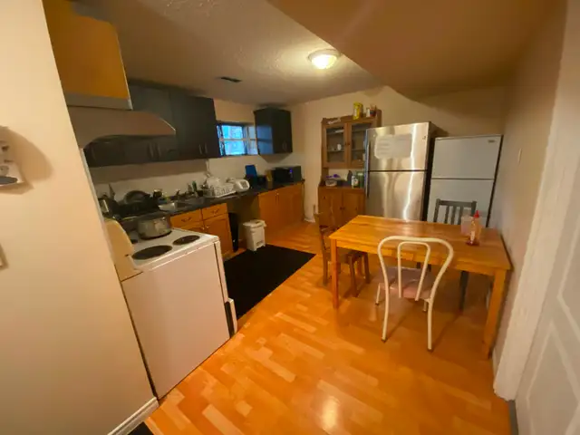 Furnished room 2 mins to Rundle Station