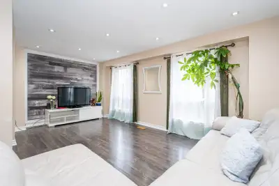 Townhouse for rent near bramalea and north park. 3 rooms, kitchen, dining room, living room, laundry...