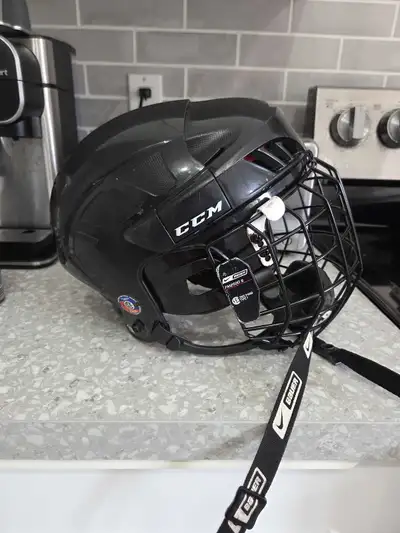 CCM Xt2 senior M helmet combo, View more
