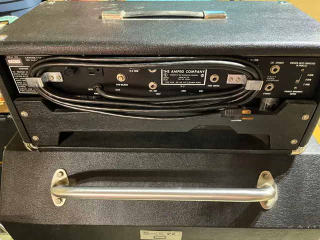 AMPEG V2 FULL STACK MINT in Amps & Pedals in Oshawa / Durham Region - Image 4