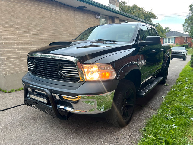 2017 Ram 1500 ST Crew Cab 4x4 | Clean Truck | Loaded with Extras in Cars & Trucks in City of Toronto