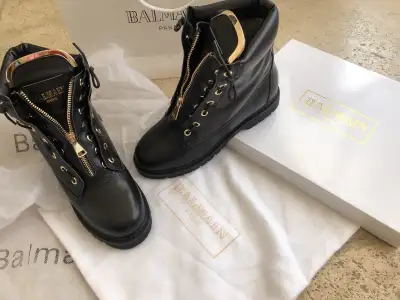 NEUF bottes en vrai cuir et fourrure , View more