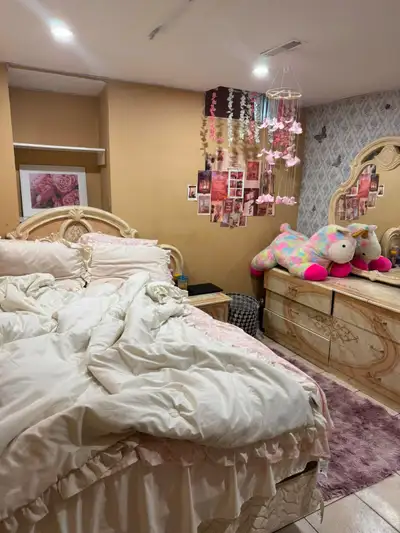 It's located 10 mins walking distance to University of Toronto Scarborough and from Centennial Colle...