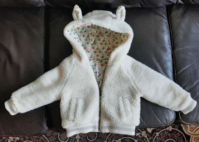 Baby girls' coat (18-24 months) dans Vêtements - 18 à 24 mois  à Région d’Oshawa/Durham