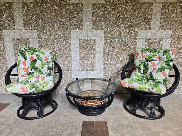 Pair of Vintage Rattan 3 Piece Patio Set (Delivery Available) in Multi-item in Downtown-West End - Image 3