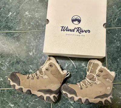 Wind River Ladies 7.5 Winter Boots, View more