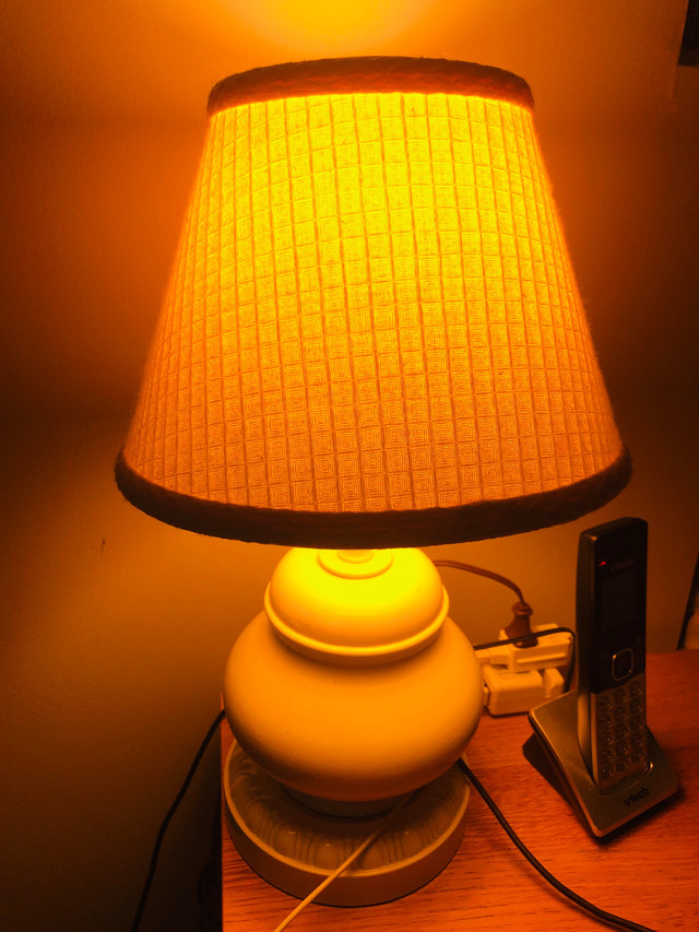 Cute table lamp with bulb, pick up in ne Calgary  in Indoor Lighting & Fans in Calgary - Image 4