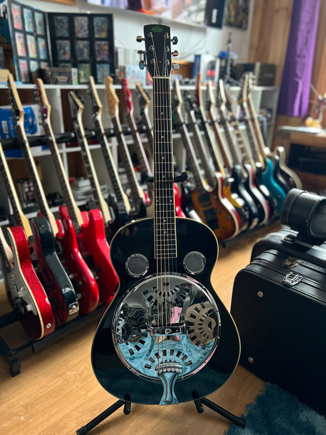 Regal Round Neck Resonator w/Pickup and Case in Guitars in Fredericton
