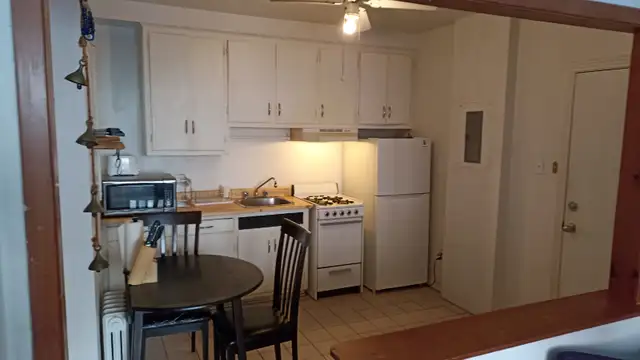 Plateau, Beau 3 ½ MEUBLÉ ou NON MEUBLÉ, chauffé, 1100 $, libre.