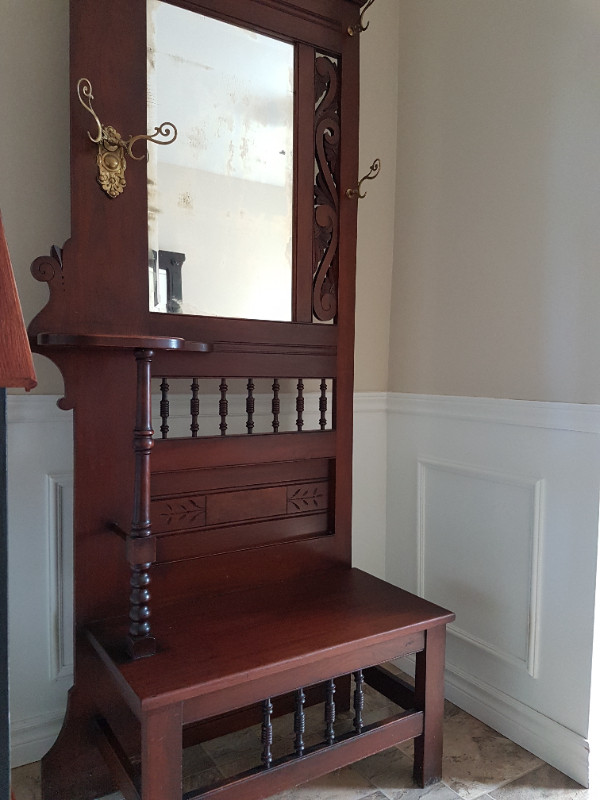 Antique Hall Tree/Bench in Other in Oshawa / Durham Region - Image 2