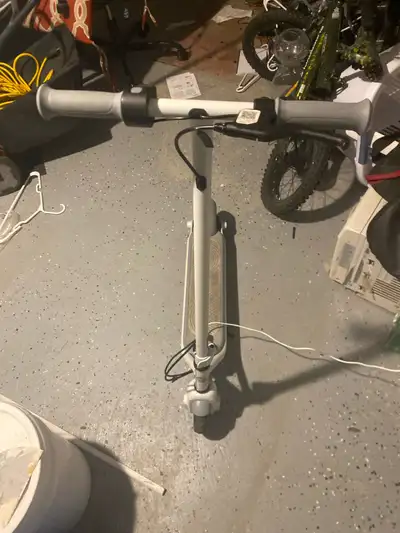 I’m selling an electric scooter for kids.scooter name:ninebot Segway zing c8 has a speed of 19km/h a...