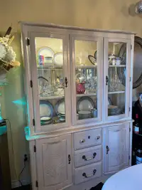 Beautiful cabinet / beau vaisselier 