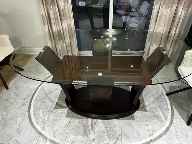 Glass Dinning Table in Dining Tables & Sets in Oakville / Halton Region - Image 3