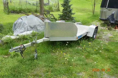 Torsion axle. slid out ramp stores at back of trailer