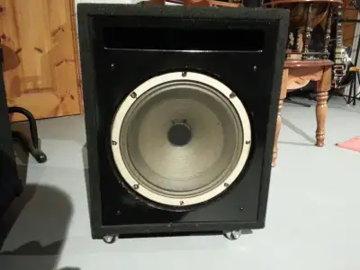 Caisse de son pour guitare, View more