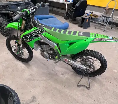 2019 kx450 only owner bike has 60 hours and doesn’t skip a beat, very well taken care off washed aft...