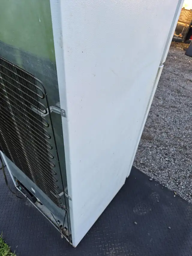 CHEAP fridge white top freezer Frigidaire 30'' in Refrigerators in Oakville / Halton Region - Image 10