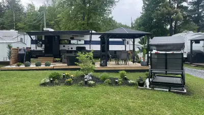Installée saisonnier à Vallée Bleur, sur un magnifique terrain aménagé dans un camping en Estrie à 2...