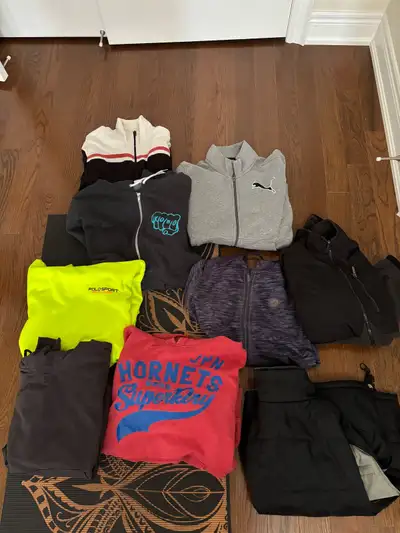 20-40$ medium Depending on designer This mixed lot of used men's sweaters and jackets offers a varie...