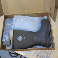 Woman's Wetland Muck Boots - Size 10