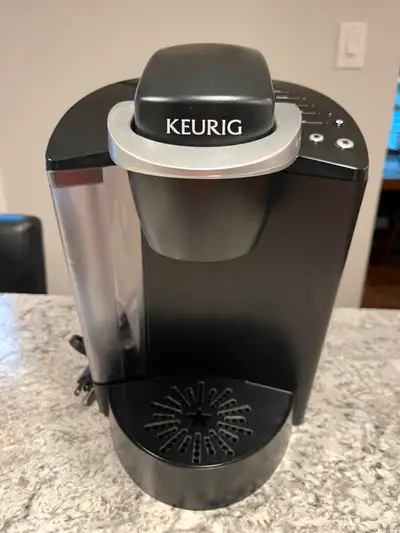 This KEURIG Coffee Maker is in perfect condition. It was only used a few times. So if you are thinki...