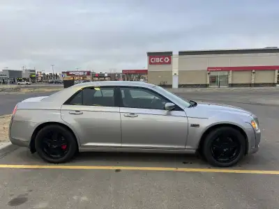 Mint condition low mileage 122000 kms will go up as still using it, RARE one of the last V8 AWD 300...