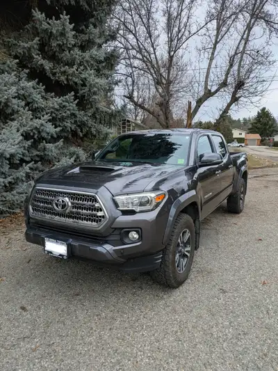 2017 Toyota Tacoma TRD Sport 4x4 – Perfect for Dog Lovers, Dirt Roads & Weekend Escapes If your idea...