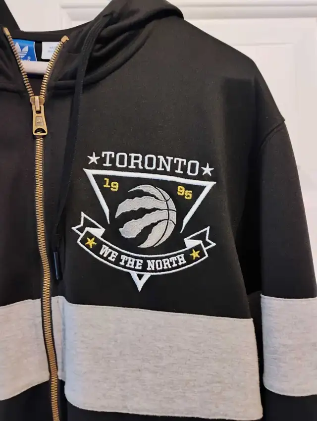 Adidas original Toronto Raptors jacket in Men's in Oshawa / Durham Region - Image 5