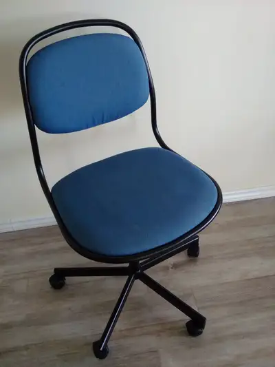 Selling this new IKEA chair